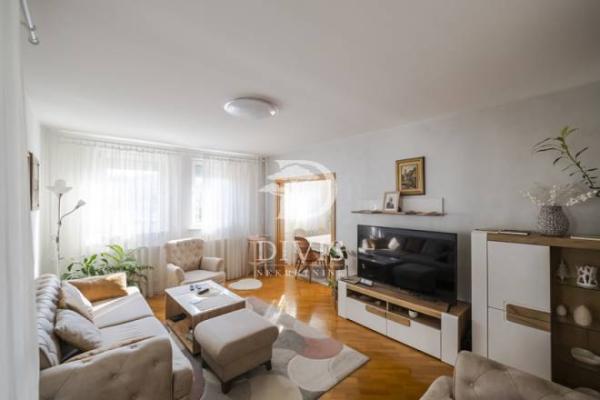 Slika 1 - Antifašističke borbe, Trosoban stan na prodaju, 92m2, 400.000€